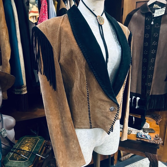 Echo Mountain by Arturo Tan & Black Suede Leather Cropped Western Fringe Jacket - Picture 4 of 8